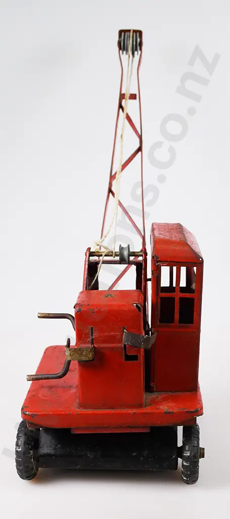 TRI-ANG RED CRANE Image 1++