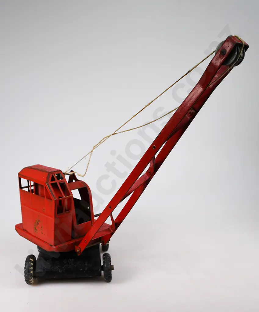 TRI-ANG RED CRANE Image 1++
