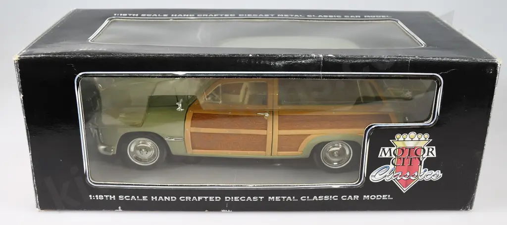 1949 FORD WOODY WAGON 1:18 DIE CAST BOXED MODEL CAR Image 1++