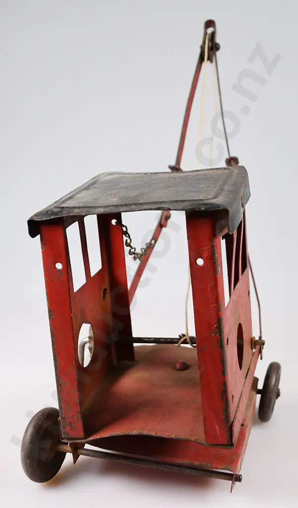TRI-ANG RED CRANE Image 1++
