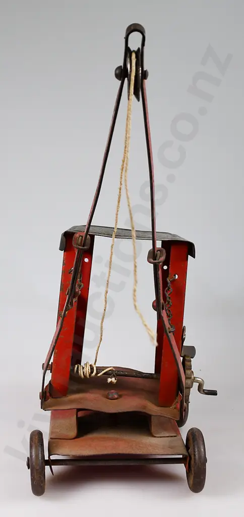 TRI-ANG RED CRANE Image 1++