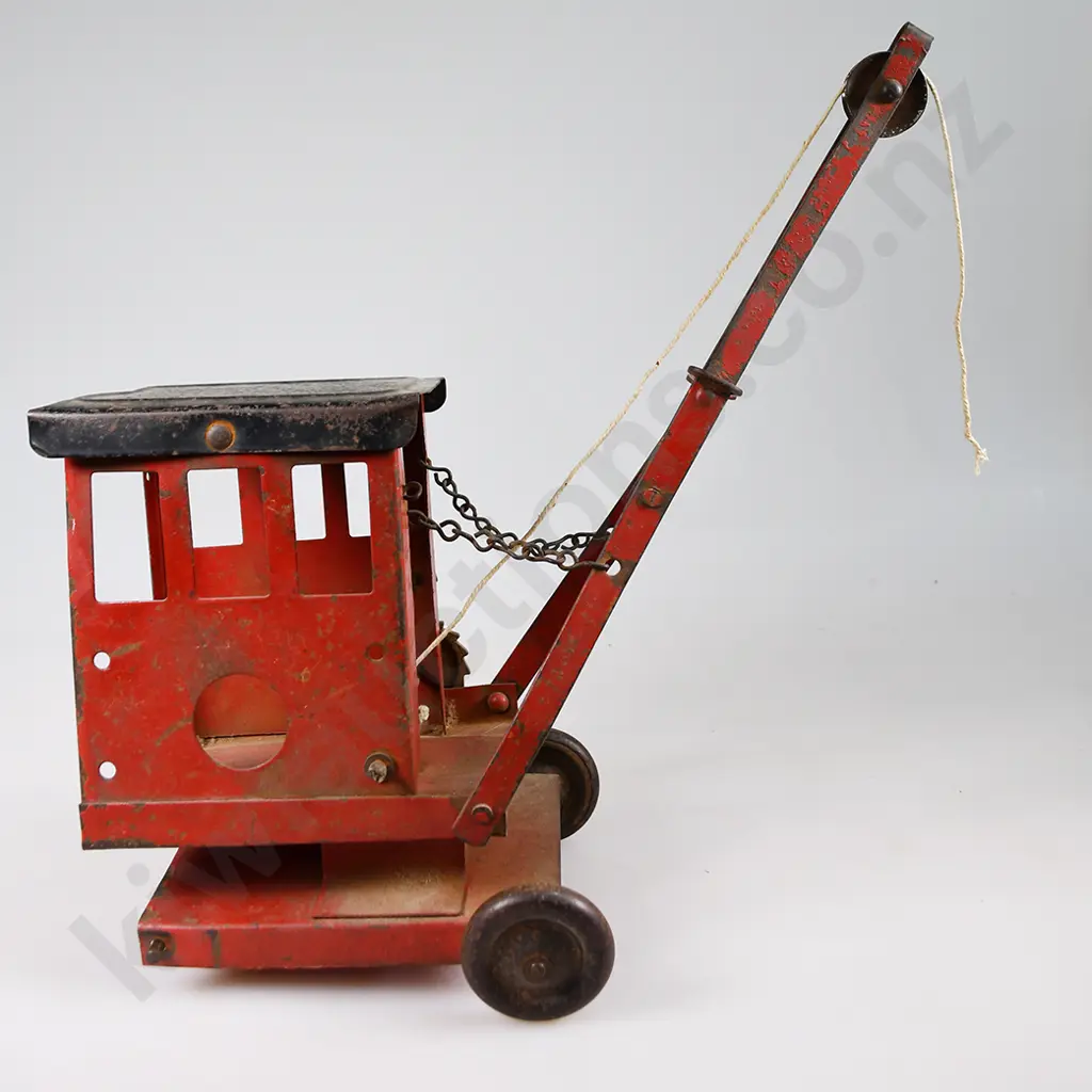 TRI-ANG RED CRANE Image 1++