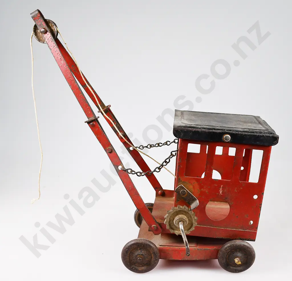 TRI-ANG RED CRANE Image 1++