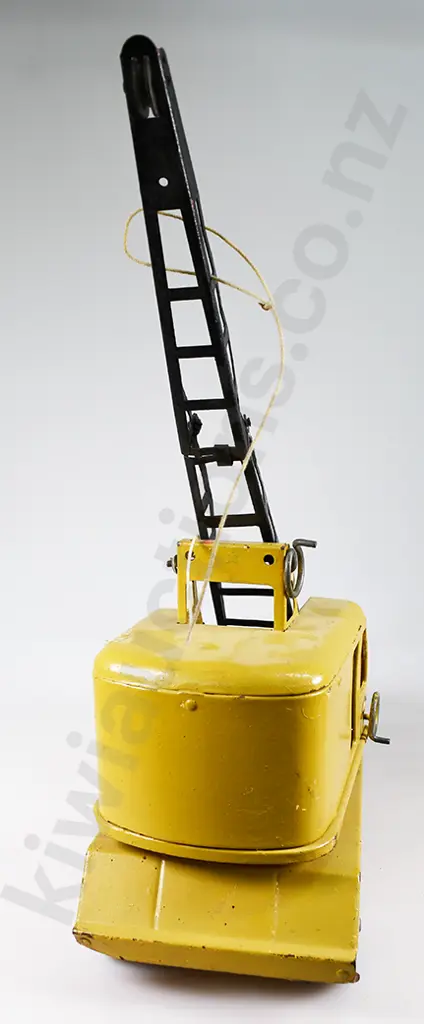 TONKA PRESSED TIN CRANE TRUCK Image 1++
