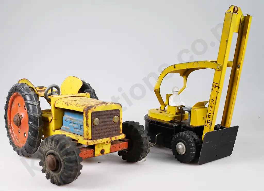 BOOMAROO TIN TRACTOR & BOOMAROO HYSTER FORKLIFT Image 1++