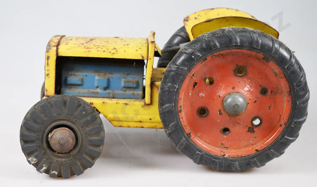 BOOMAROO TIN TRACTOR & BOOMAROO HYSTER FORKLIFT Image 1++