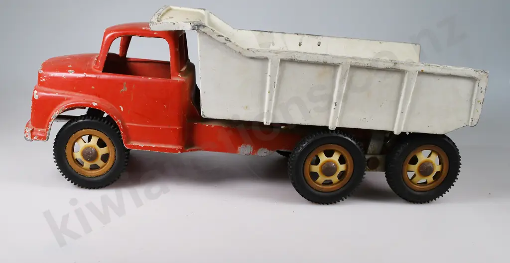 FUN HO GIANT TIP TRUCK Image 1++