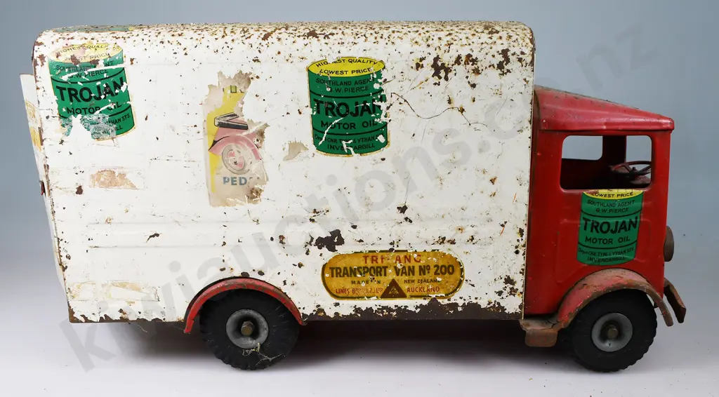 TRI-ANG TRANSPORT VAN No. 200 Image 1++