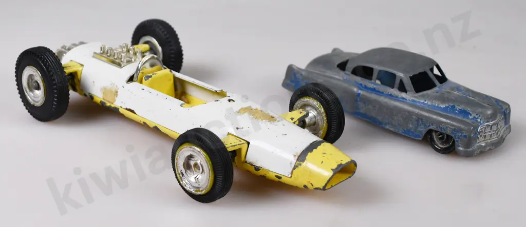 BRENTWARE, TRIANG MODEL CARS Image 1++