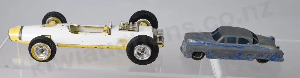 BRENTWARE, TRIANG MODEL CARS Image 1++