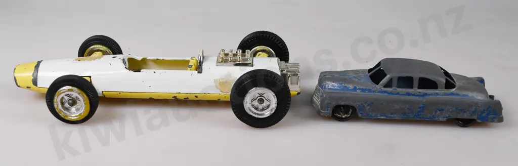 BRENTWARE, TRIANG MODEL CARS Image 1++