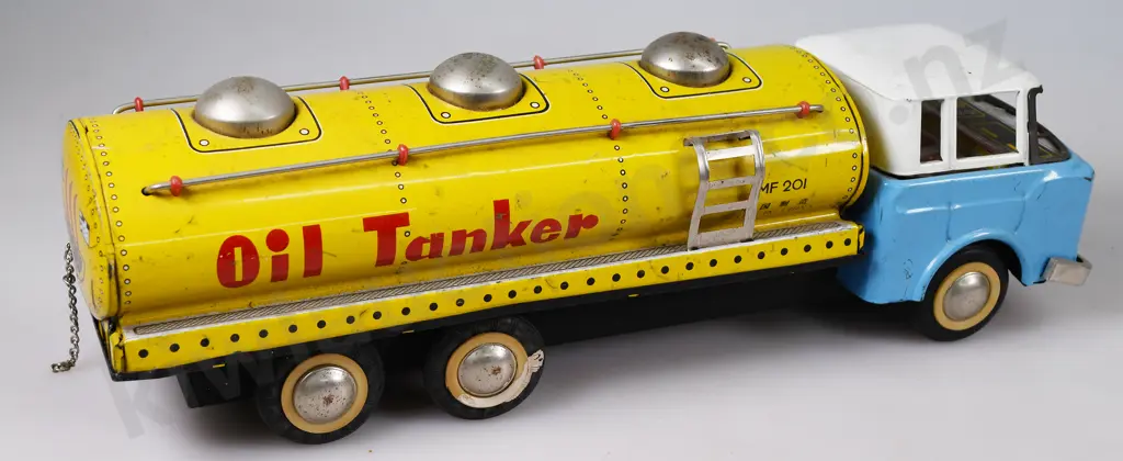 HINO TRUCK & 2 x OIL TANKERS Image 1++