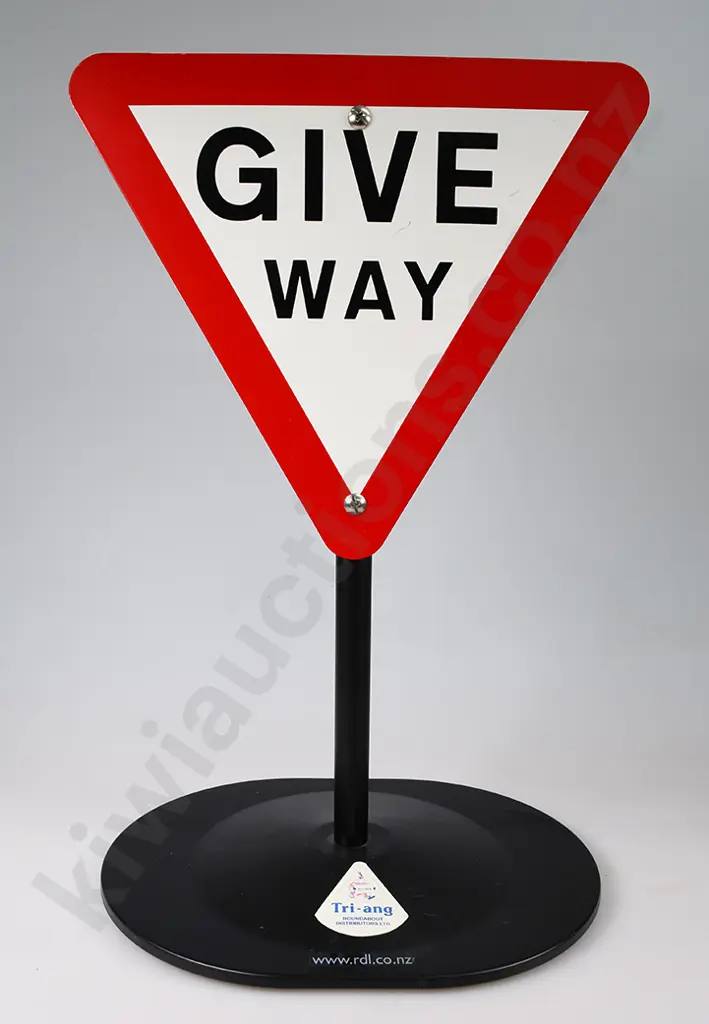 TRI-ANG LARGE GIVE WAY SIGN Image 1++