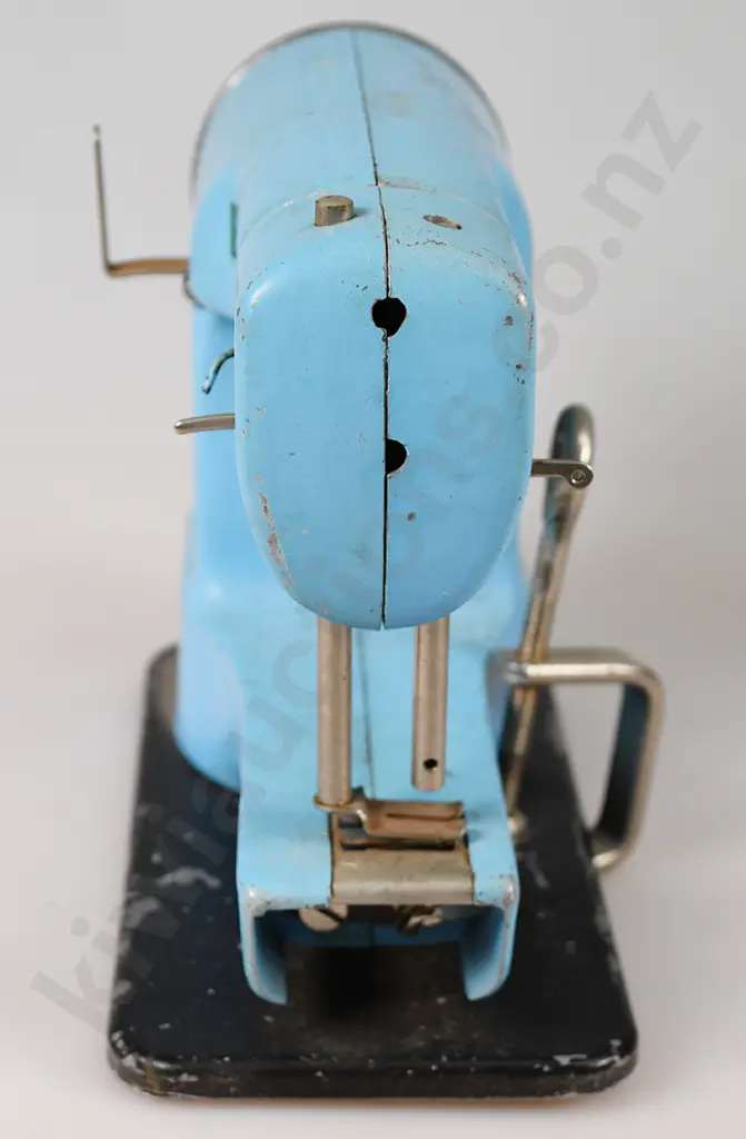 BERNETTE TOY SEWING MACHINE Image 1++