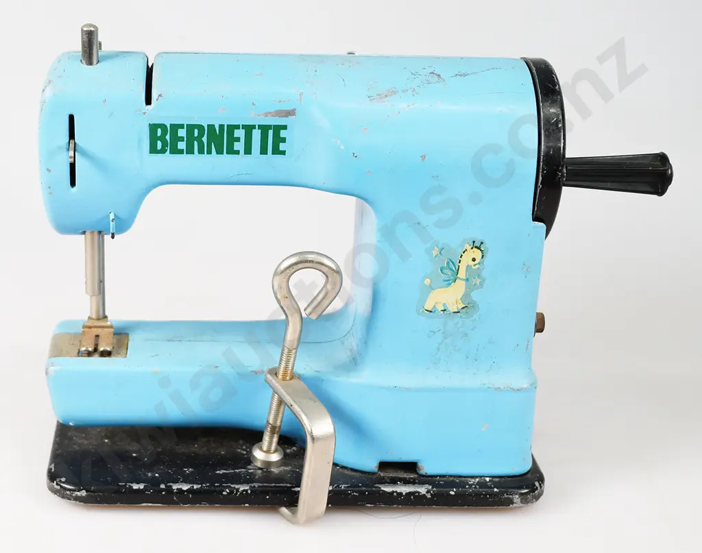 BERNETTE TOY SEWING MACHINE Image 1++