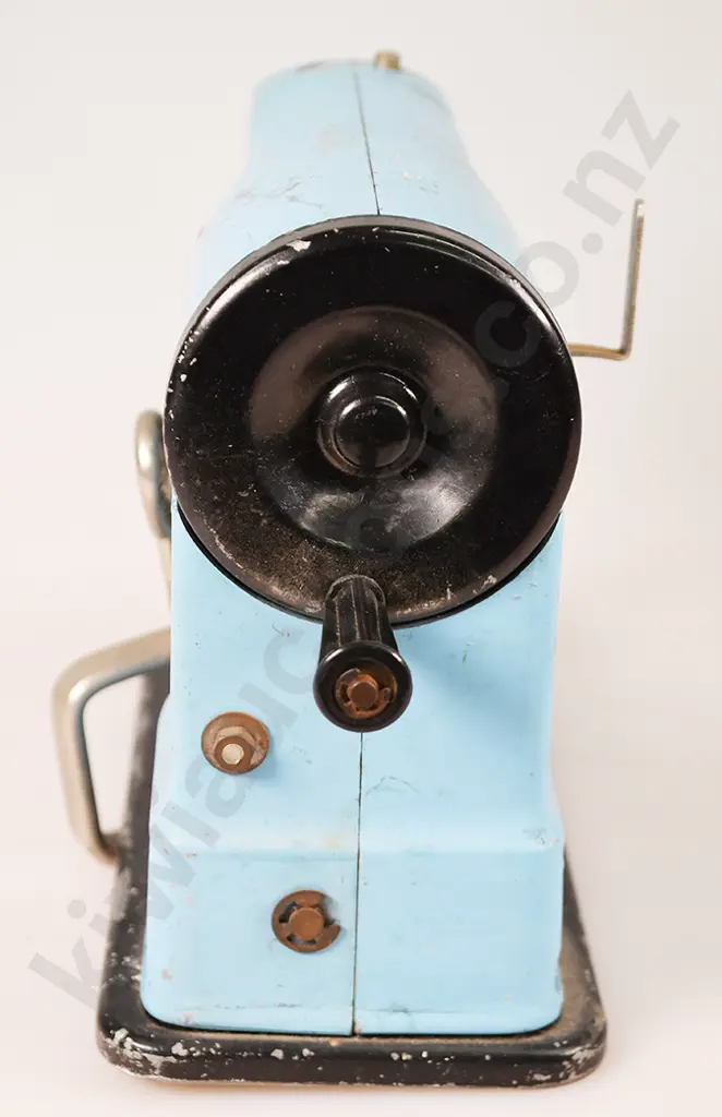 BERNETTE TOY SEWING MACHINE Image 1++