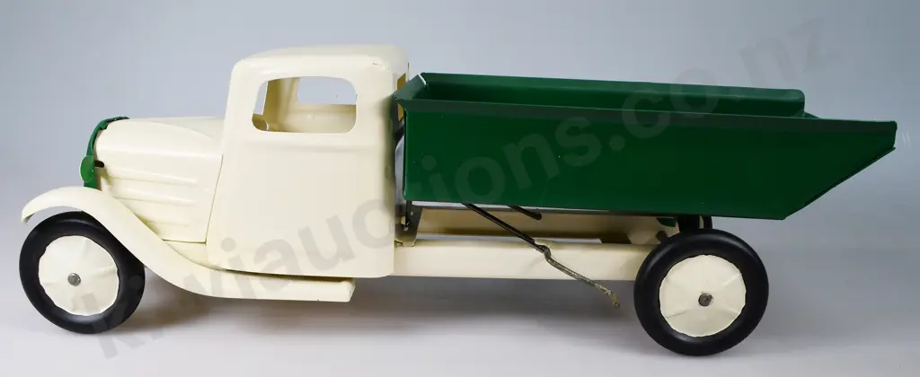 UNKNOWN PRESSED STEEL VINTAGE TIP TRUCK Image 1++
