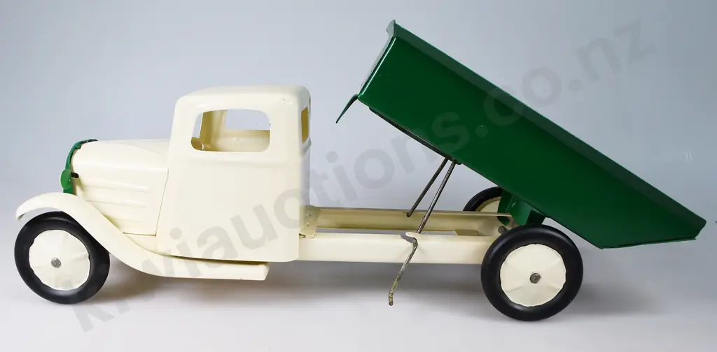 UNKNOWN PRESSED STEEL VINTAGE TIP TRUCK Image 1++