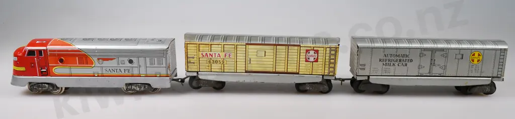 SANTA FE 3 PIECE TIN TOY TRAIN Image 1++