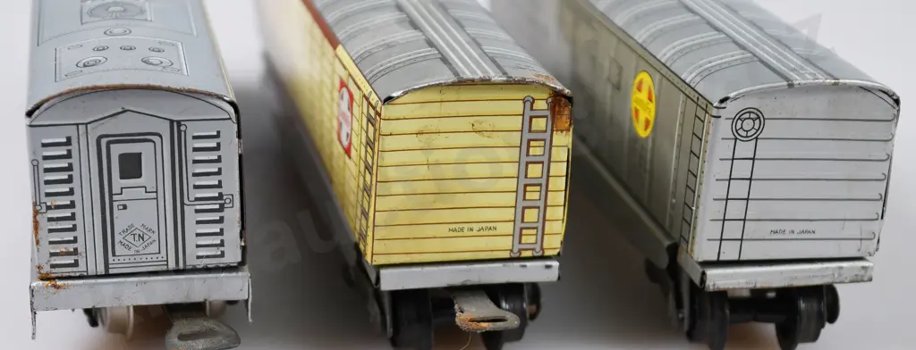 SANTA FE 3 PIECE TIN TOY TRAIN Image 1++