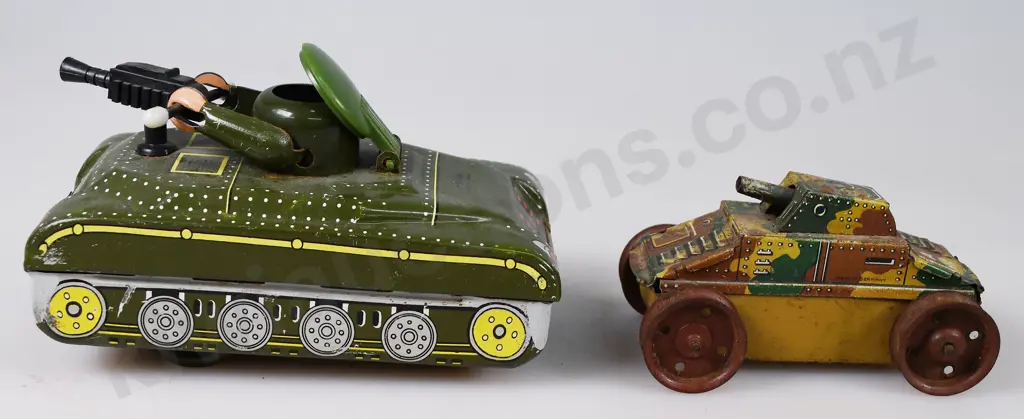 TIN TOY TANKS & BUS Image 1++