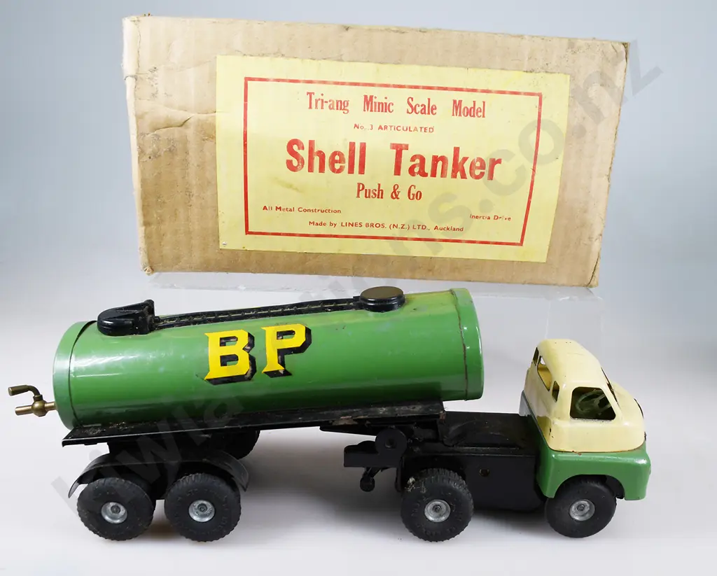 TRIANG MINIC BP PETROL TANKER Image 1++