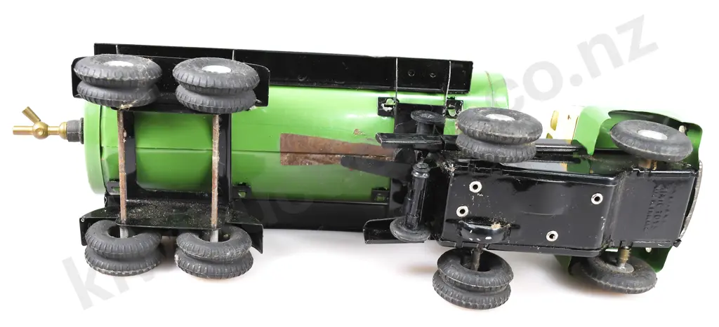 TRIANG MINIC BP PETROL TANKER Image 1++