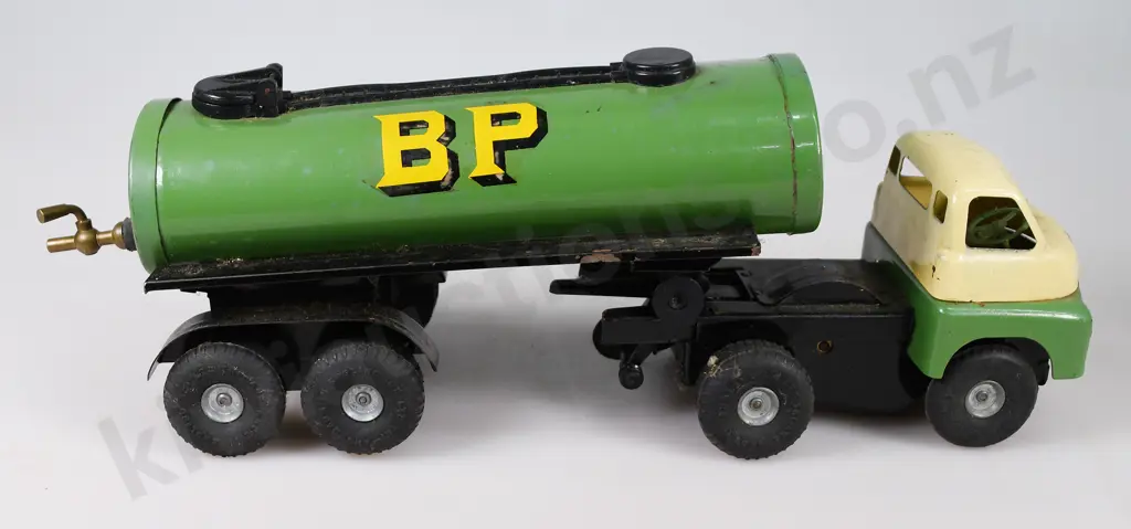 TRIANG MINIC BP PETROL TANKER Image 1++