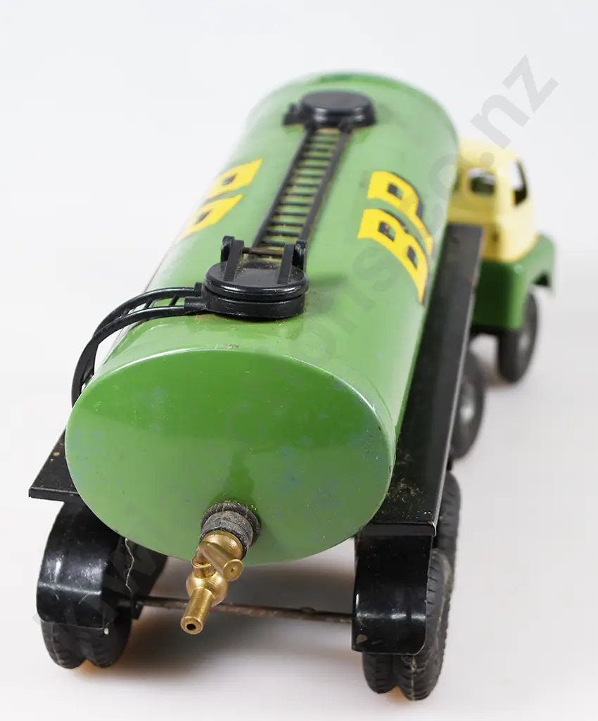 TRIANG MINIC BP PETROL TANKER Image 1++