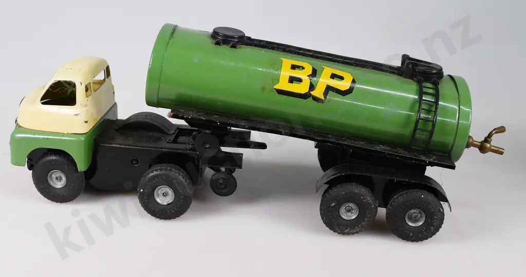 TRIANG MINIC BP PETROL TANKER Image 1++