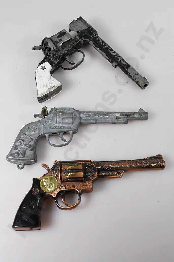 7 TOY GUNS Image 1++