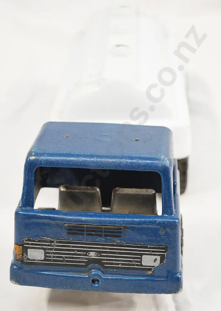 FUN HO FORD MILK TANKER Image 1++