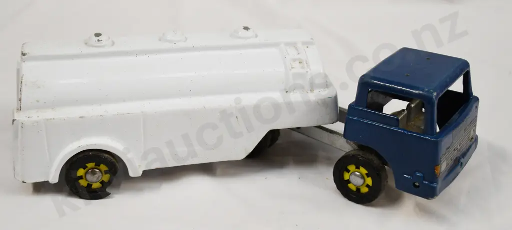 FUN HO FORD MILK TANKER Image 1++