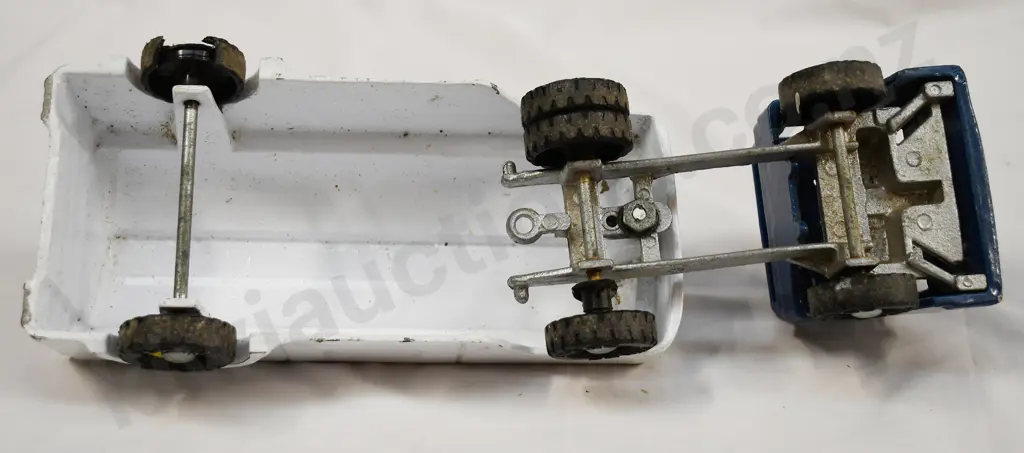 FUN HO FORD MILK TANKER Image 1++