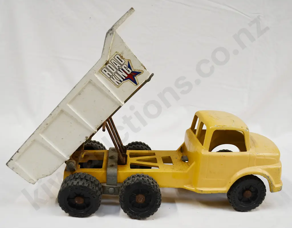 FUN HO GIANT TIP TRUCK Image 1++