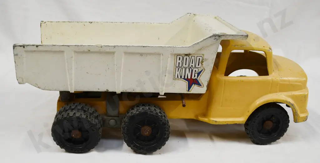 FUN HO GIANT TIP TRUCK Image 1++