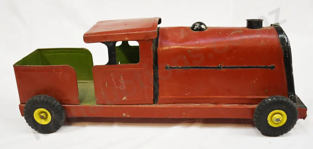 TRI-ANG LOCO ENGINE TRAIN Image 1++
