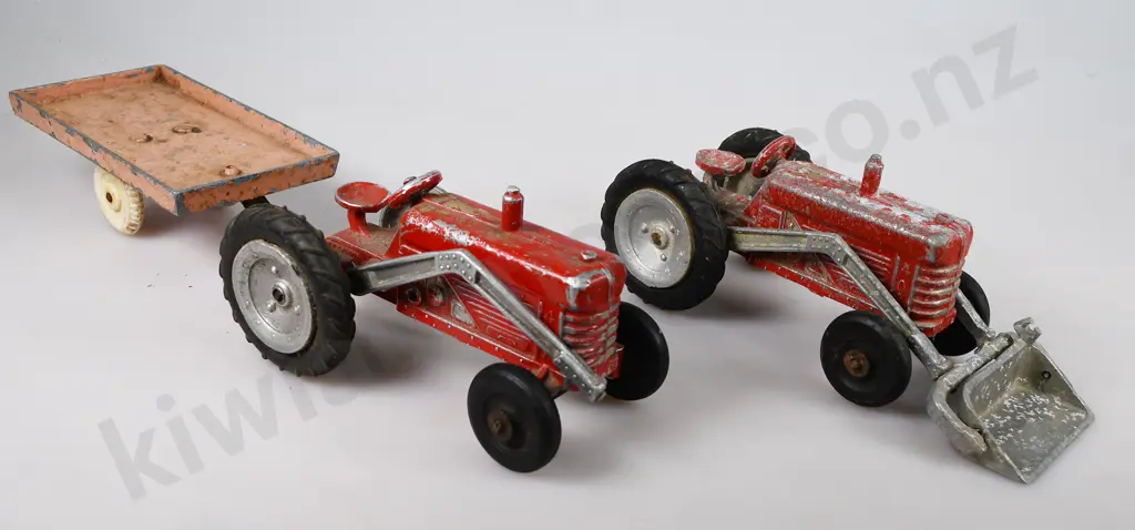 MACKENZIE & BANNISTER TRACTORS FUN HO TRAILER Image 1++