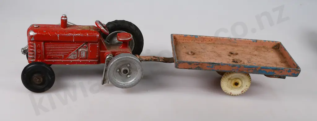 MACKENZIE & BANNISTER TRACTORS FUN HO TRAILER Image 1++