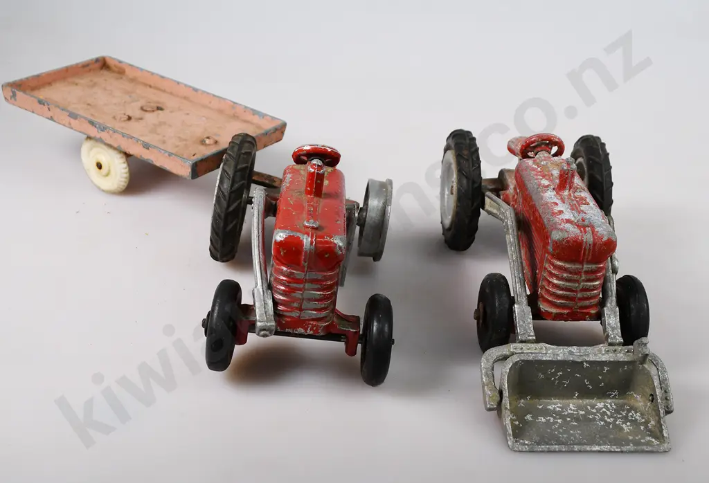 MACKENZIE & BANNISTER TRACTORS FUN HO TRAILER Image 1++