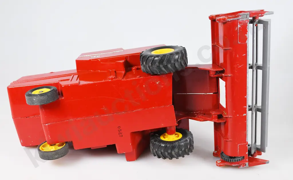 MASSEY FERGUSON 760 COMBINE DIECAST MODEL Image 1++