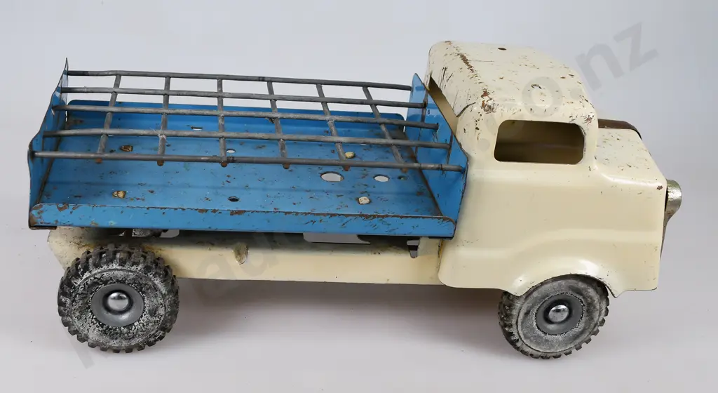 TRI-ANG MILK LORRY Image 1++