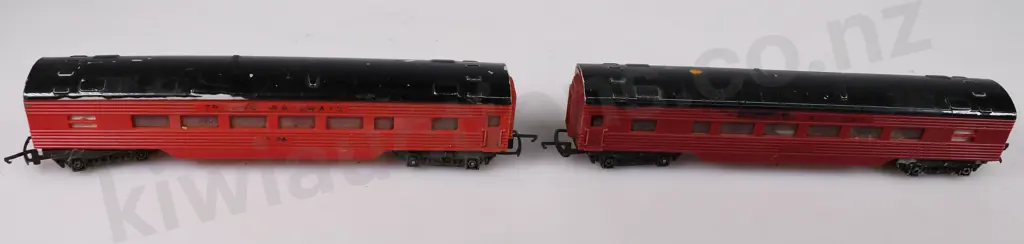 TRI-ANG TRAIN LOCOMOTIVES AND ROLLING STOCK Image 1++