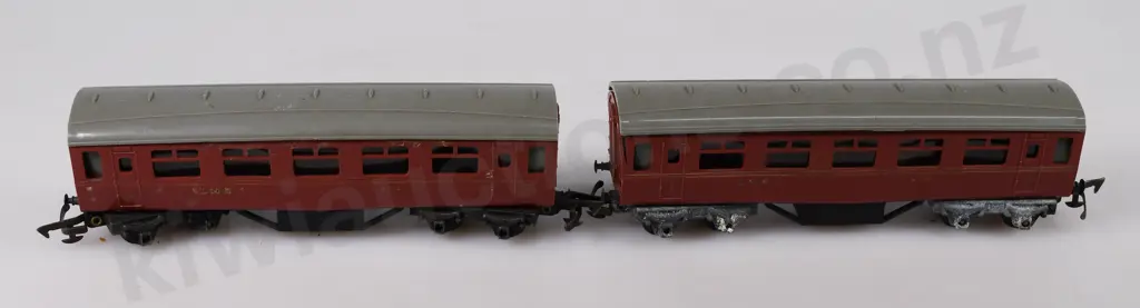 TRI-ANG TRAIN LOCOMOTIVES AND ROLLING STOCK Image 1++