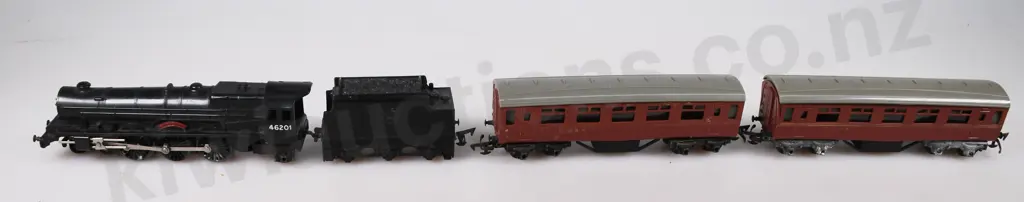 TRI-ANG TRAIN LOCOMOTIVES AND ROLLING STOCK Image 1++