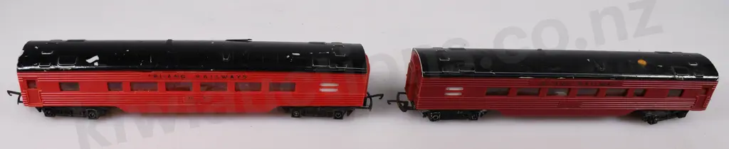 TRI-ANG TRAIN LOCOMOTIVES AND ROLLING STOCK Image 1++