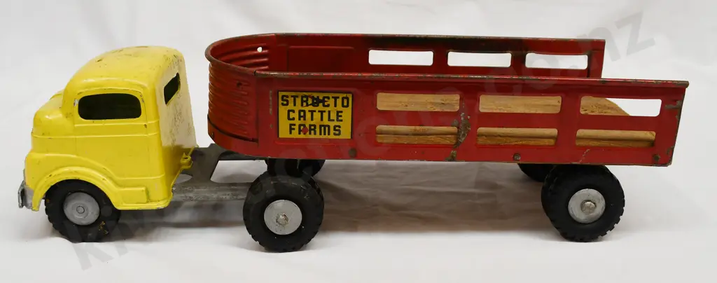 STRUCTO PRESSED TIN TRUCK Image 1++