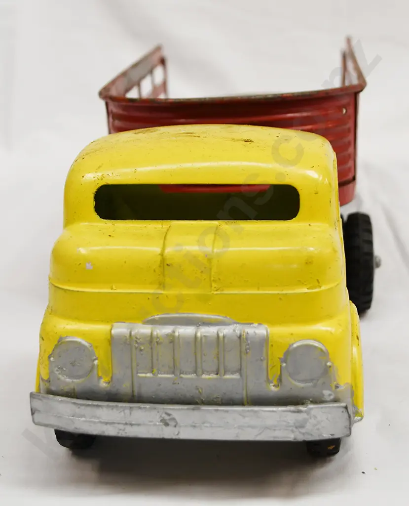 STRUCTO PRESSED TIN TRUCK Image 1++