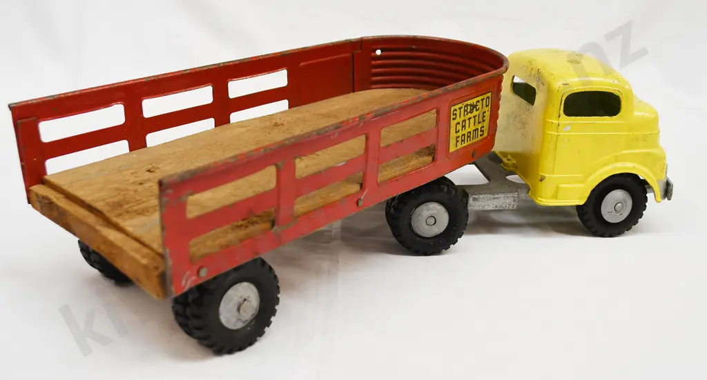 STRUCTO PRESSED TIN TRUCK Image 1++