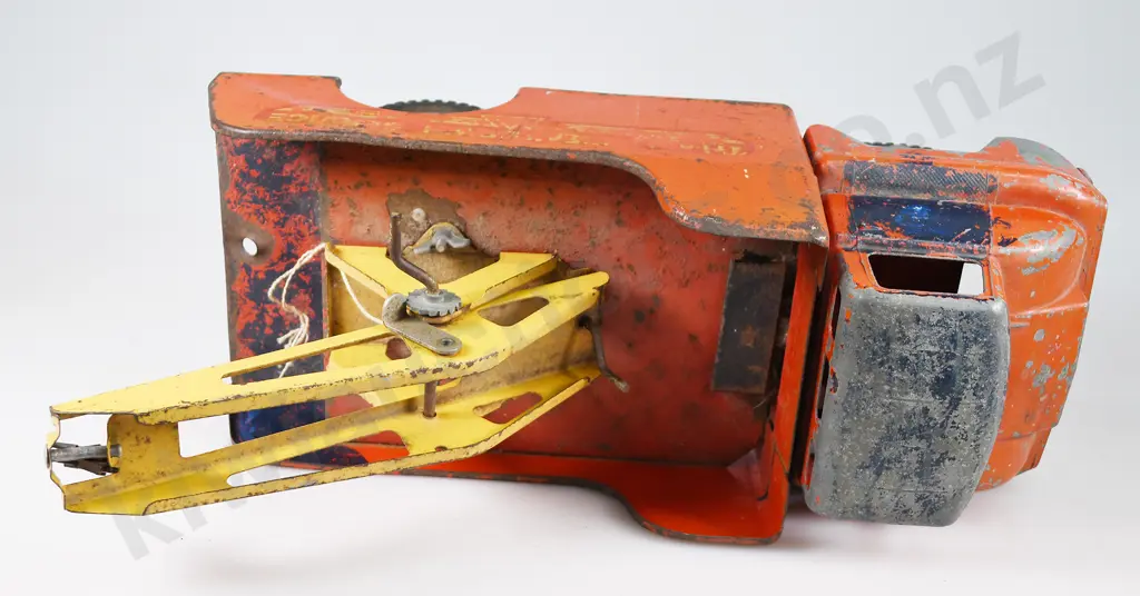 TRI-ANG PRESSED TIN CRANE TRUCK Image 1++